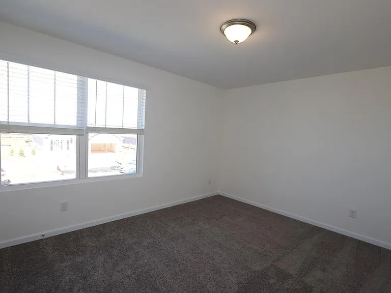 342 Rayland St — Photo 14