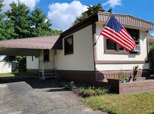 15 Buttercup Dr, Bohemia, NY 11716