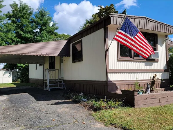 15 Buttercup Drive, Bohemia, NY 11716