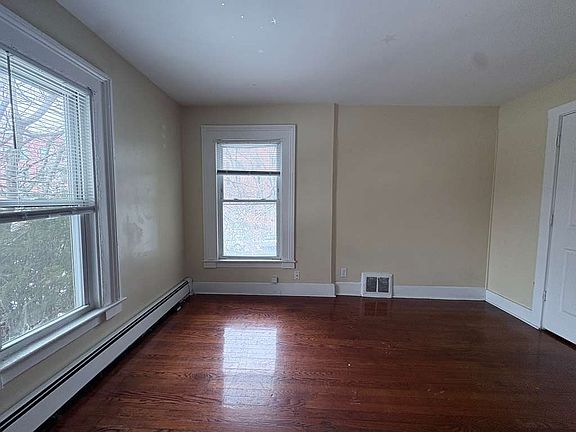 2nd image of 122 Derby Ave #2RR