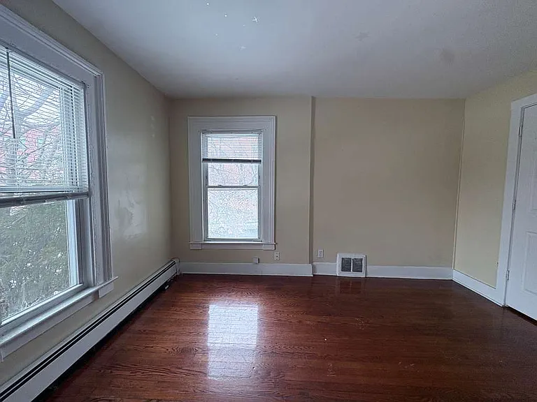 122 Derby Ave #2RR — Photo 2
