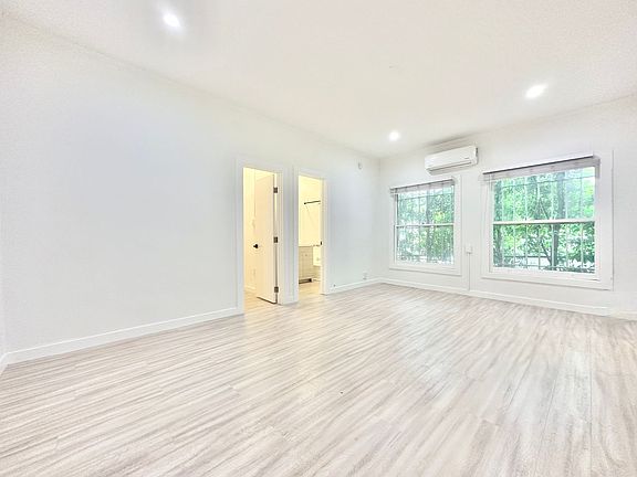 2nd image of 1922 Montrose St #207