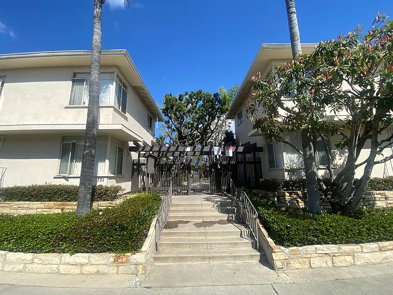731 — Photo 11