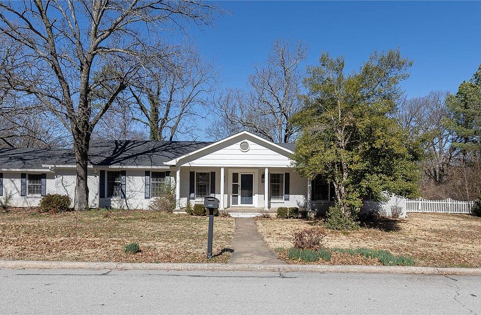 1st image of 1933 E Bois De Arc Ln