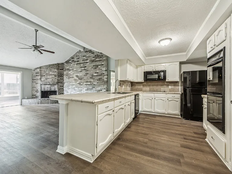 809 Willow Creek Dr — Photo 14