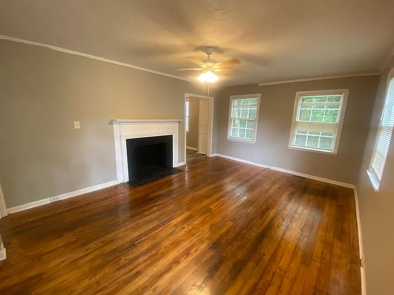 27 Stuart Dr — Photo 3