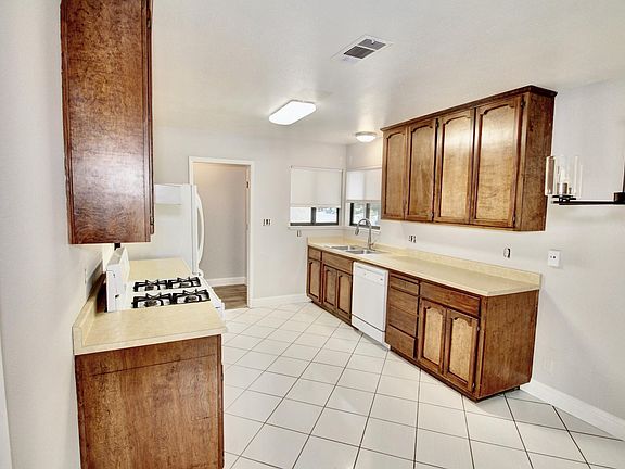 5th image of 521 Huntington Dr