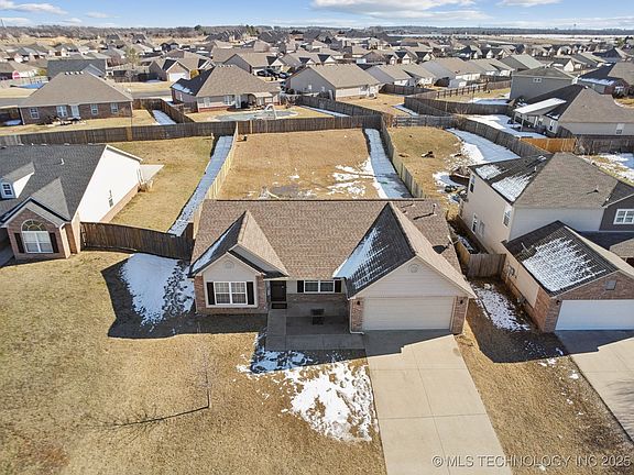 3rd image of 14825 S Fern Pl