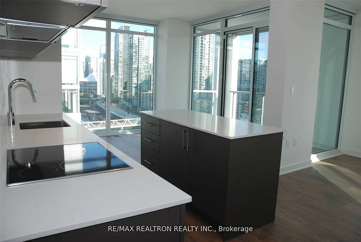Building Photo - 27 Bathurst St #1602