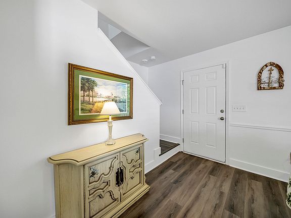 3rd image of 142 Hawks Nest Ct