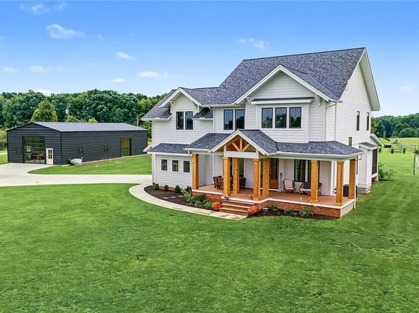 8178 W Smith Rd, Medina, OH 44256