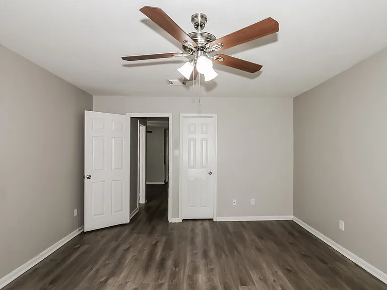 3615 Rolling Springs Ln — Photo 10