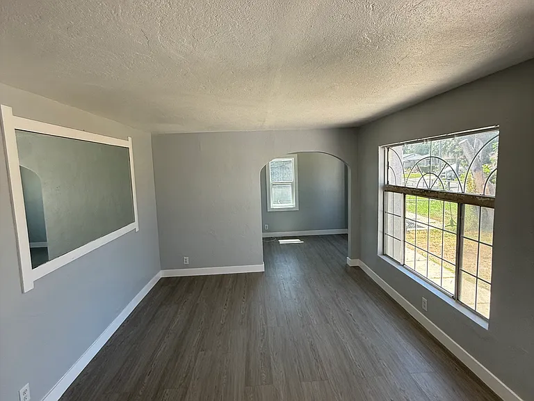 2763 Pleasant St — Photo 8