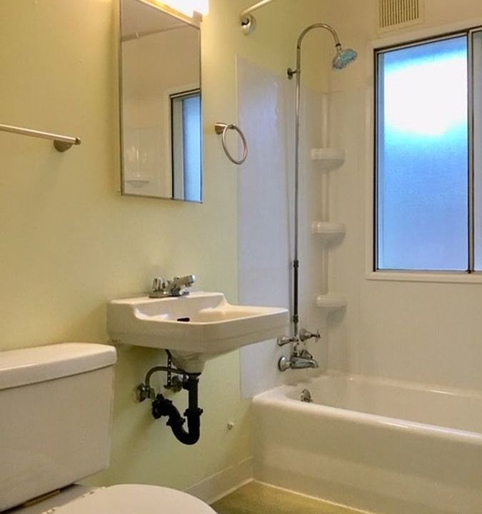 Queens Court Apartments Portland, OR Zillow