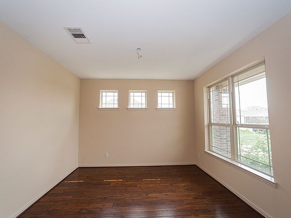 5th image of 608 Chesterfield Ln