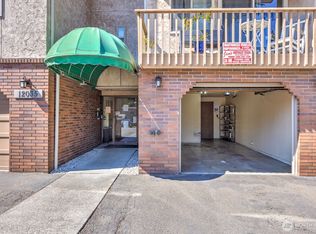 12035 32nd Ave NE APT 304, Seattle, WA 98125
