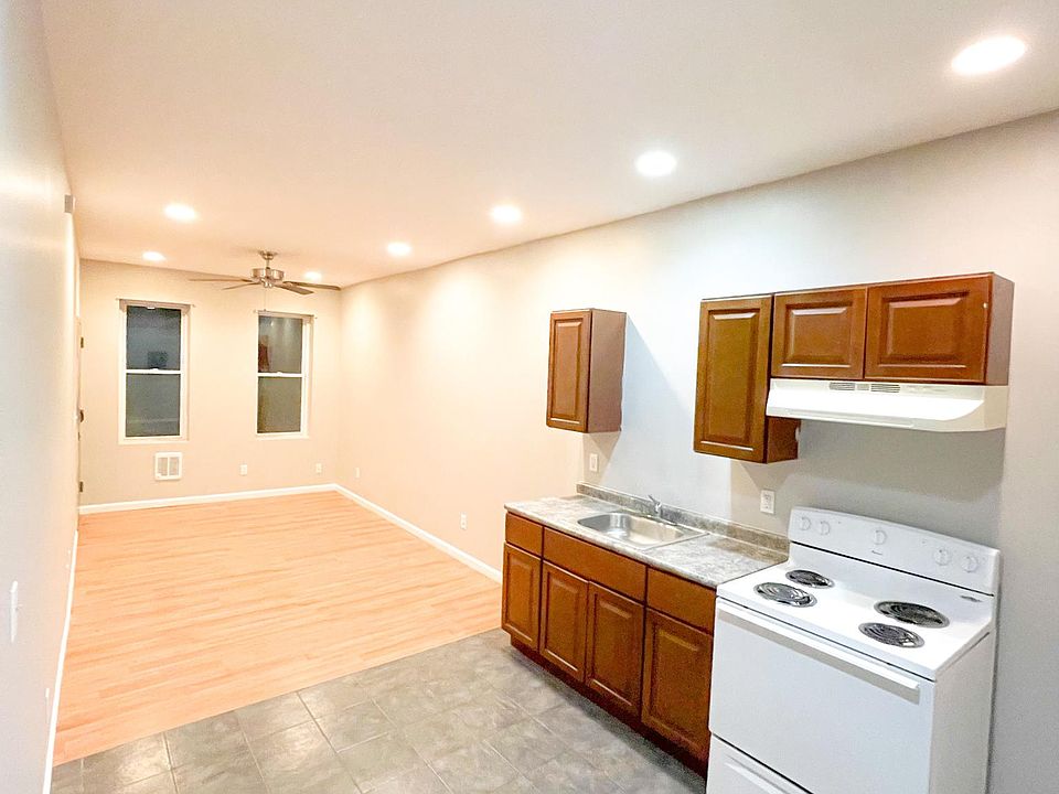 1st image of 34XX Helen St Floor 1