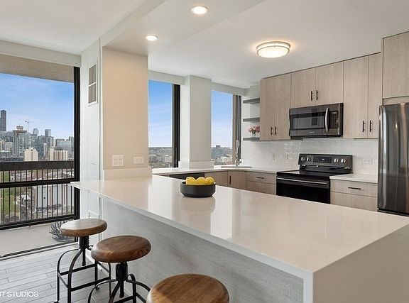 4th image of 1660 N La Salle St #2401
