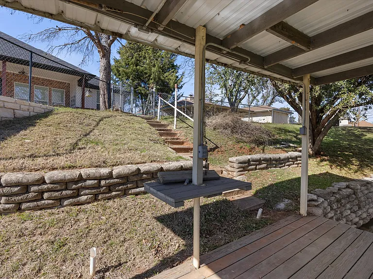 417 Sky Harbour Ct — Photo 28