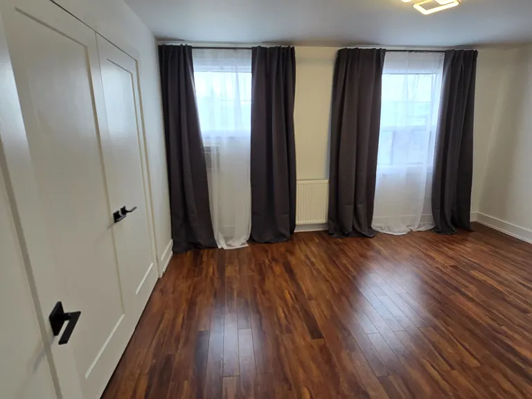 2886 Lake Shore Blvd W #1 — Photo 10