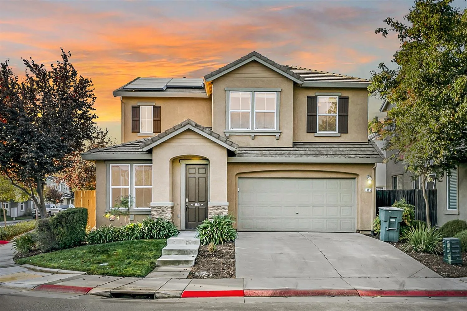 865 Courtyards Loop photo 1