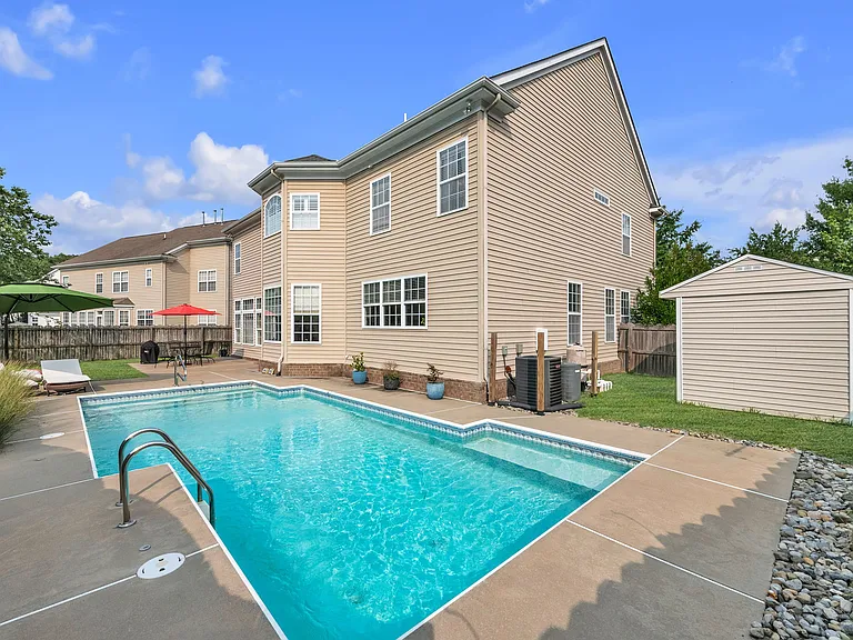 2404 Caitlan Loch Ln — Photo 41