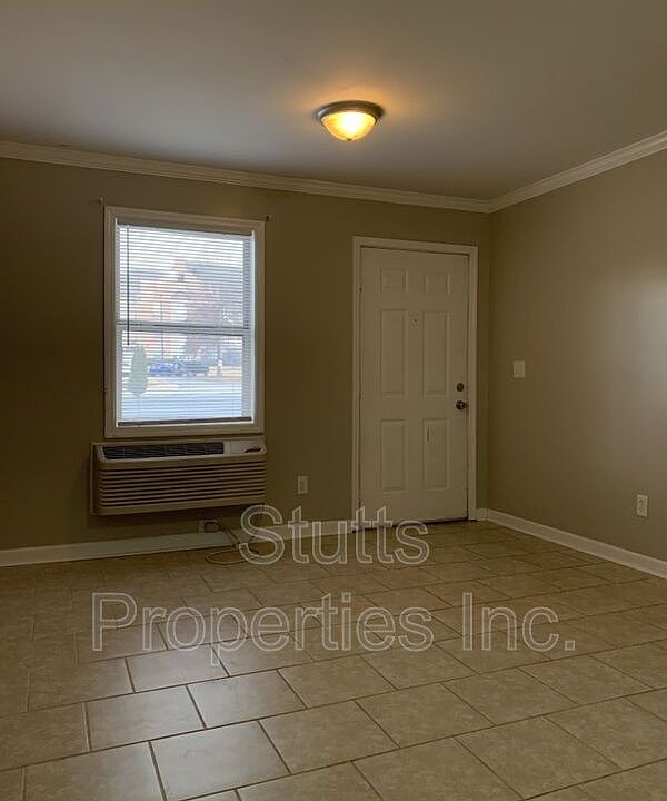 1st image of 414 Hermitage Dr Unit 8