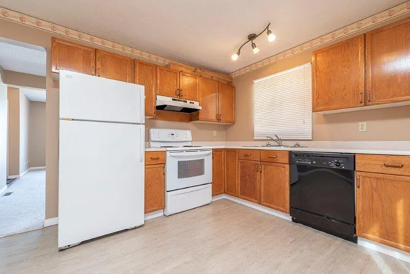 3 bed, 1022 sqft, $2,125 — Photo 3