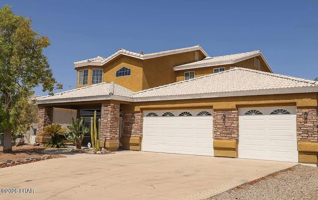 4 bed, 3.5 bath, 2263 sqft, $3,000 — Photo 1