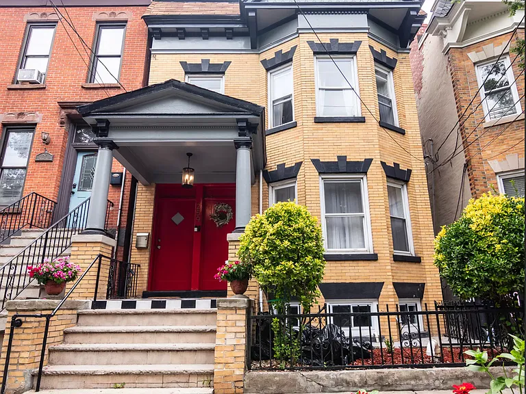 259 Pacific Ave — Photo 1