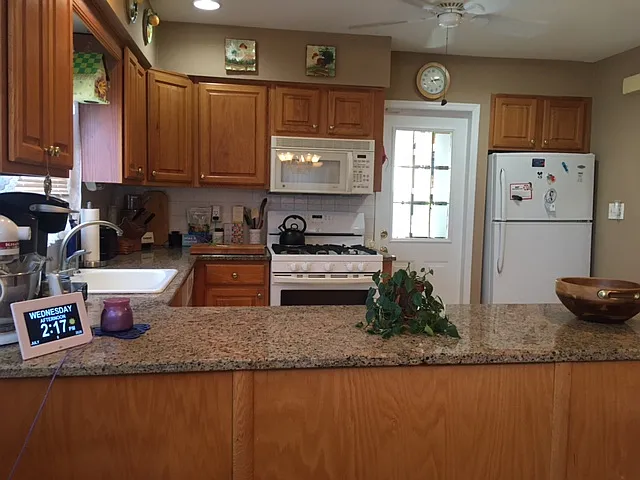 Kitchen-Range, Microwave, D/W, Refrig.