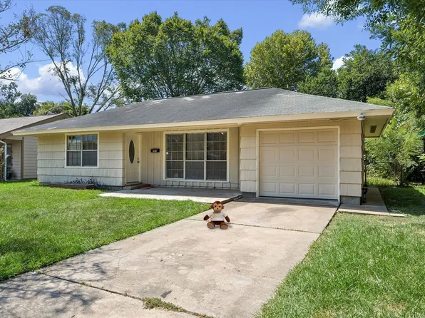 10214 Torrington Ln, Houston, TX 77075