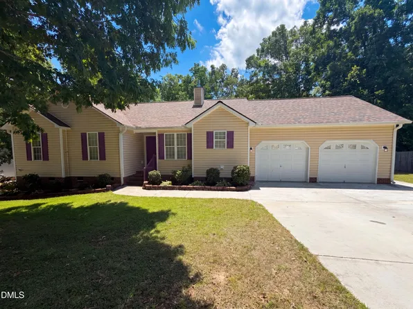 470 Kinsman Ct, Fuquay Varina, NC 27526