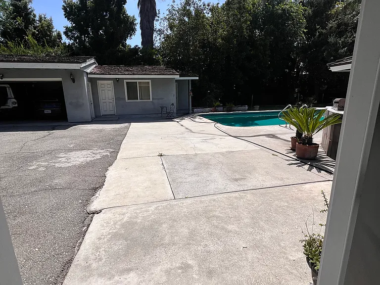670 Lombardy Pl — Photo 16