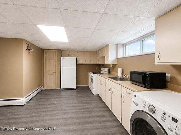 3rd image of 2125 Ash St
