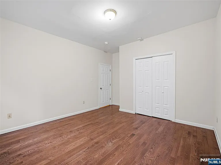 1-2 Hilliard Ave #6 — Photo 13