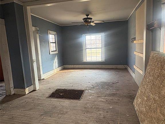 4th image of 920 W Woodson St