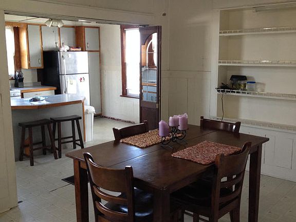 4th image of 1015 W Main St