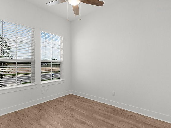 3rd image of 412 Borrego Bnd