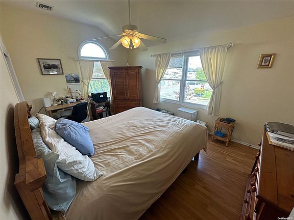 5th image of 26 Farragut Ave