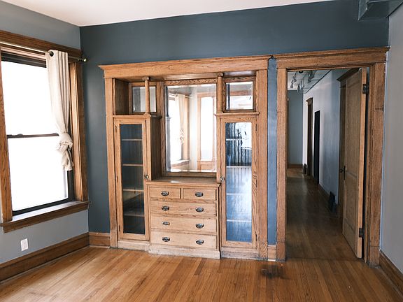 4th image of 2432 N Rockwell St #1