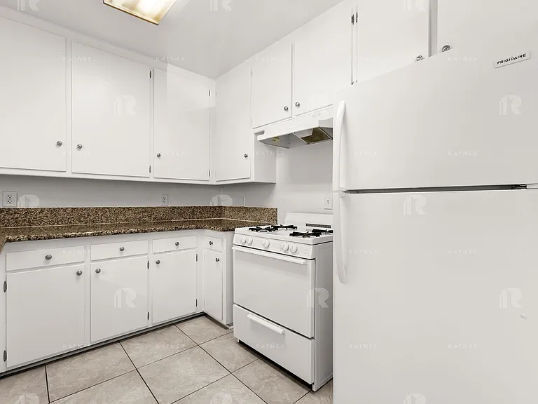 (Sr/Ti/Yo:B) 4838-4846 Hazeltine Avenue — Photo 8