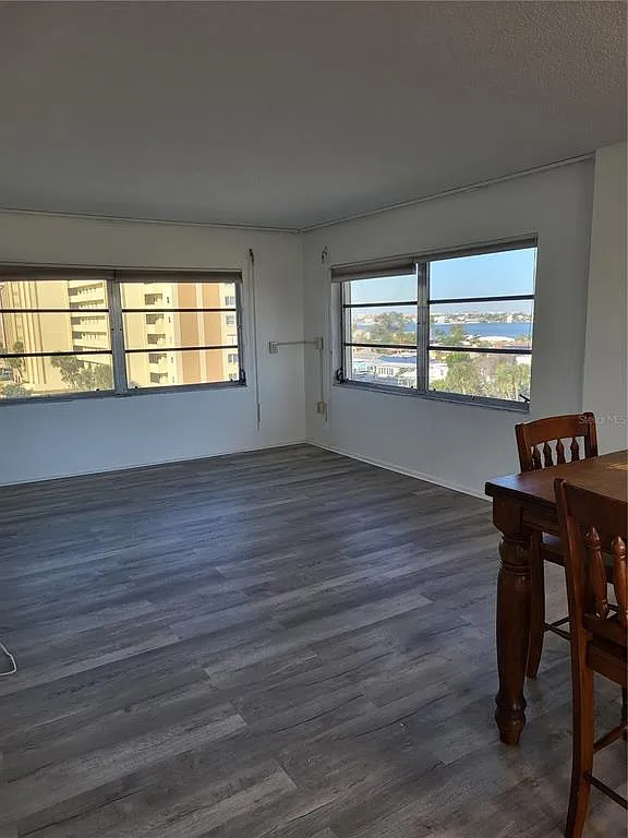 2 bed, 2.0 bath, 970 sqft, $2,500 — Photo 2