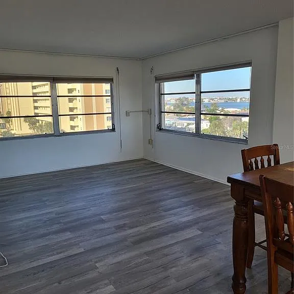4650 Cove Cir #611 — Photo 2