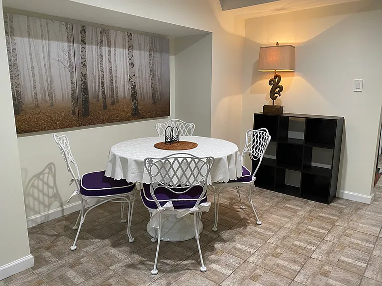Cute dining area!