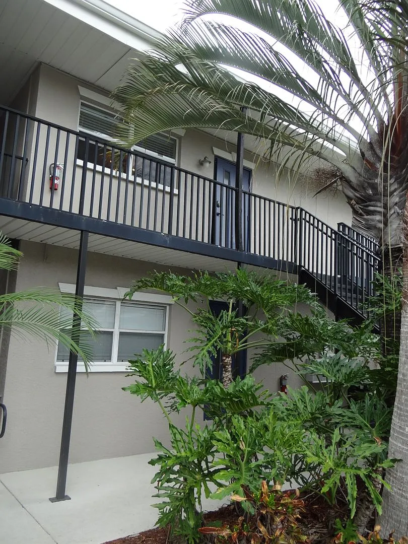 1/1 condo in Beach Park — Photo 1