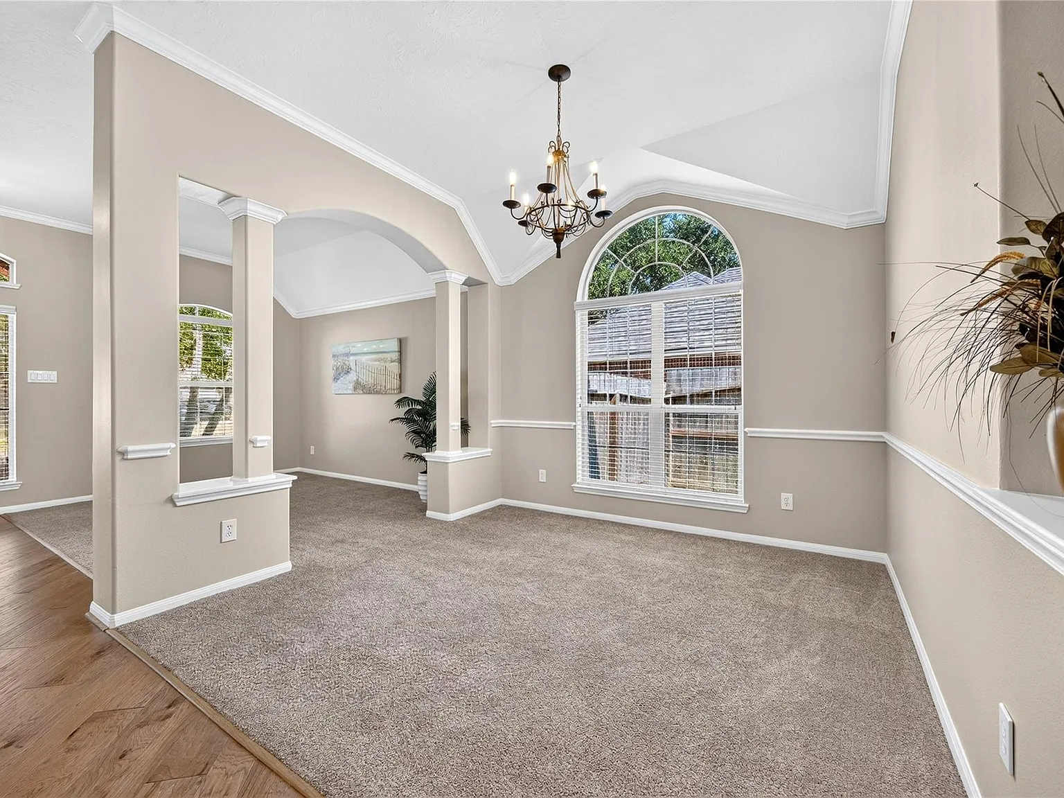 3 bed, 2.0 bath, 2342 sqft, $2,800 — Photo 4