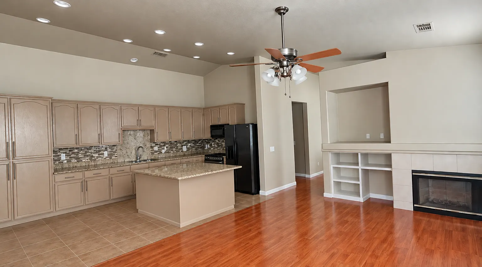 3 bed, 1811 sqft, $3,000 — Photo 3