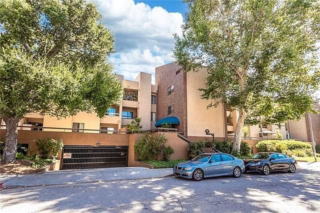1st image of 460 Oak St APT 313