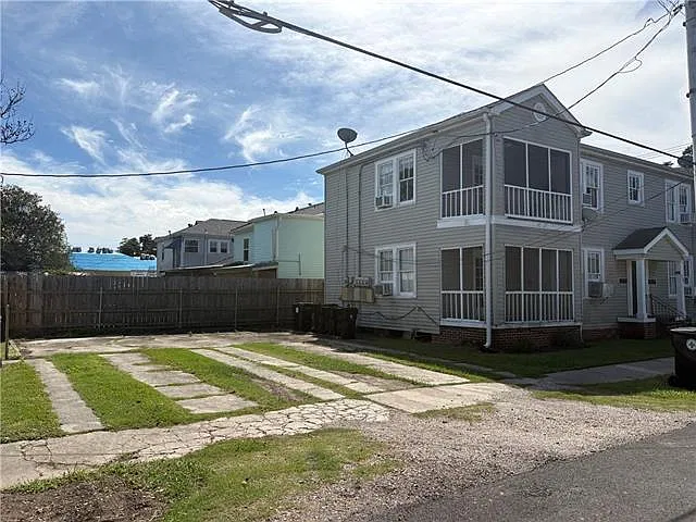 1 bed, 1.0 bath, 700 sqft, $1,100 — Photo 3